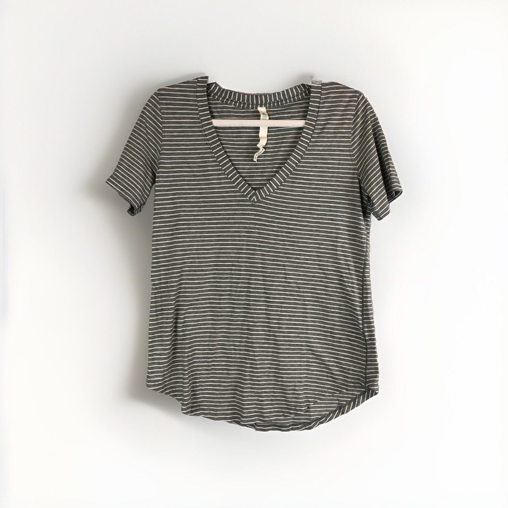 Lululemon Love Tee Striped Vneck Shirt Size 6 Short Sleeve Casual Top Gray White